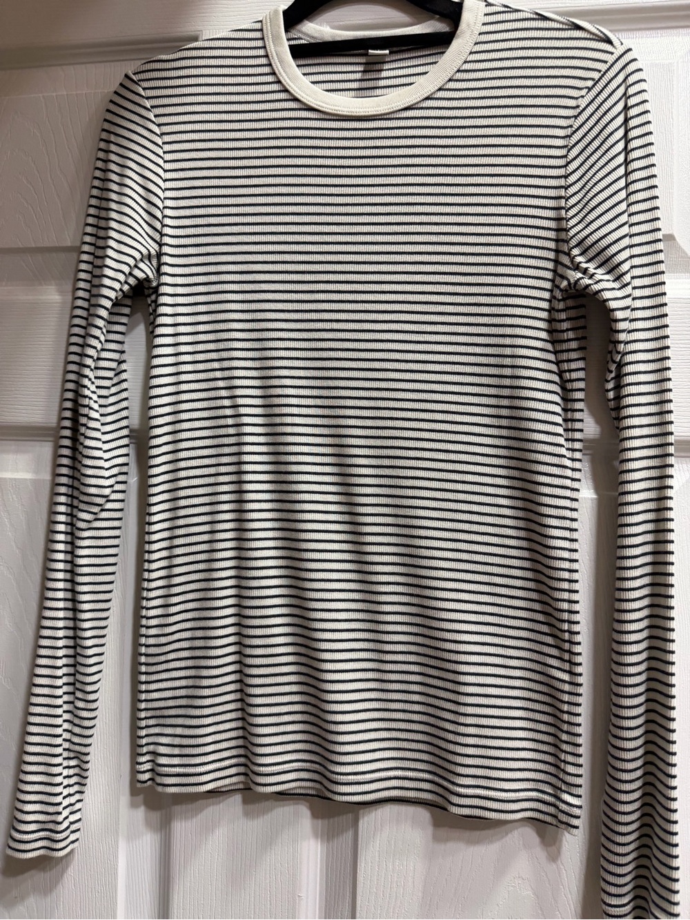Uniqlo Striped Long-Sleeve Crewneck Shirt - Black & White